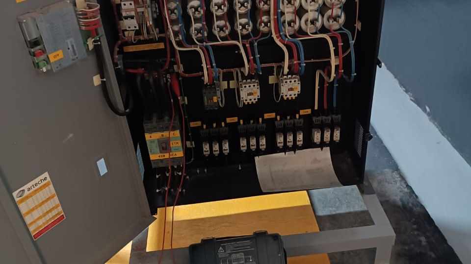 Tablero de control abierto durante una prueba